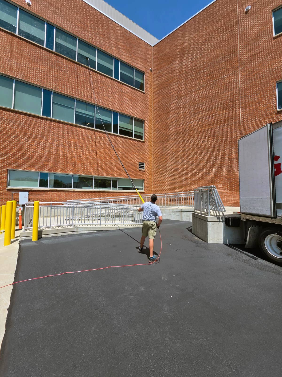 commercial window cleaning in Hilliard, Ohio